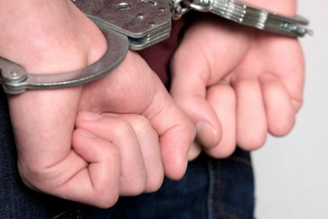 Barbat din Botosani retinut pentru santajarea minorilor si solicitarea de fotografii indecente