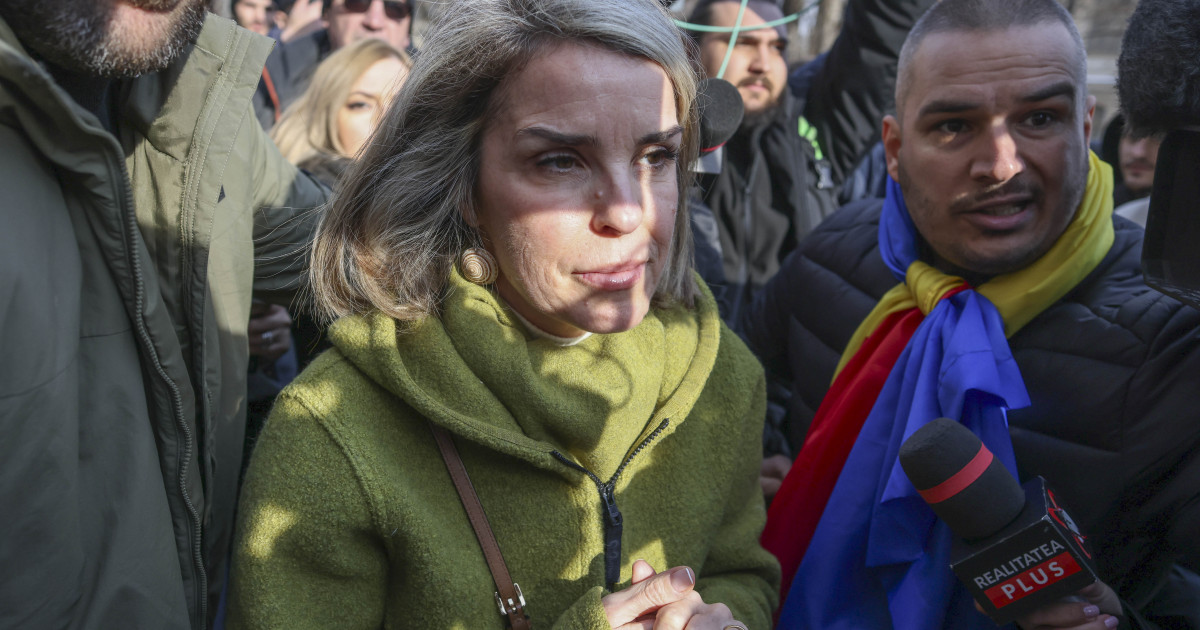 Bodyguard al Cristelei Georgescu prins cu arma neletala la protest