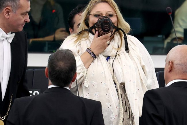 Institutul Investigarii Crimelor Comunismului a denuntat o pe Diana Sosoaca la Parchet Motivul