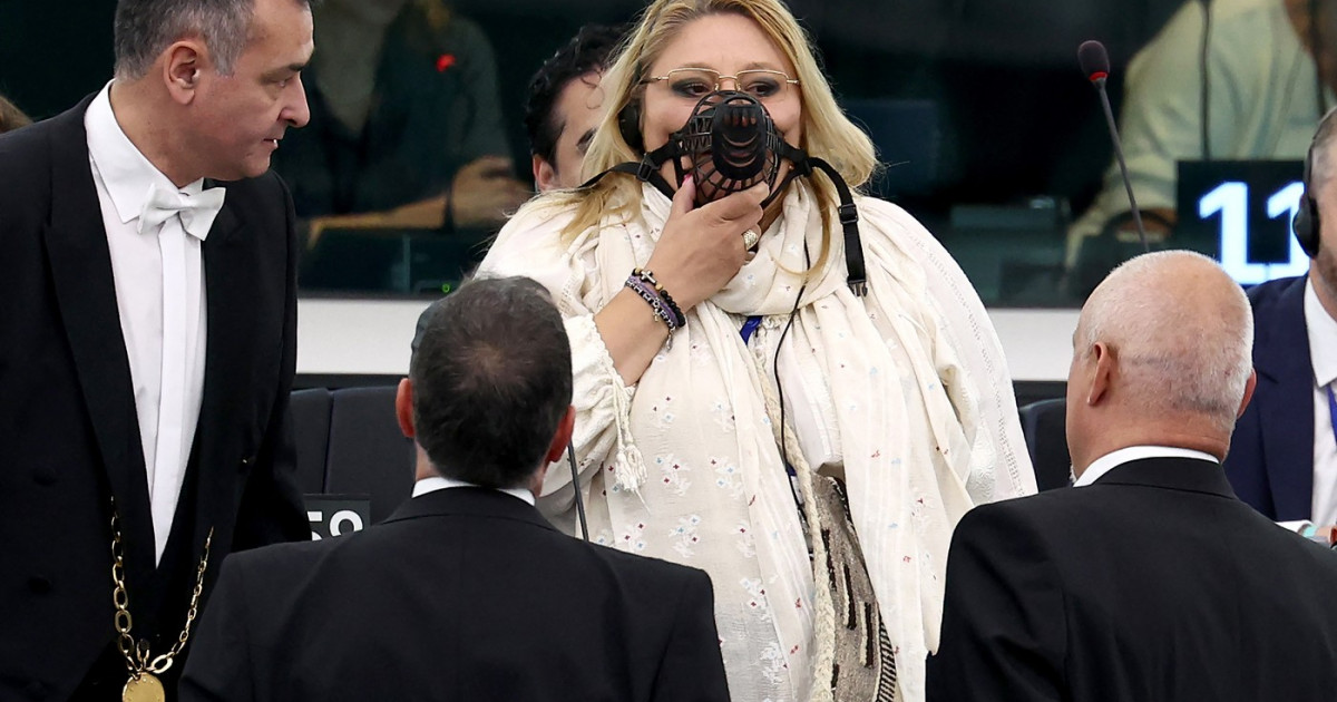 Institutul Investigarii Crimelor Comunismului a denuntat o pe Diana Sosoaca la Parchet Motivul