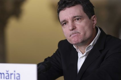 Nicusor Dan Este o rusine ce s a intamplat azi cu fratii Tate Viitorul presedinte trebuie sa puna ordine in tara