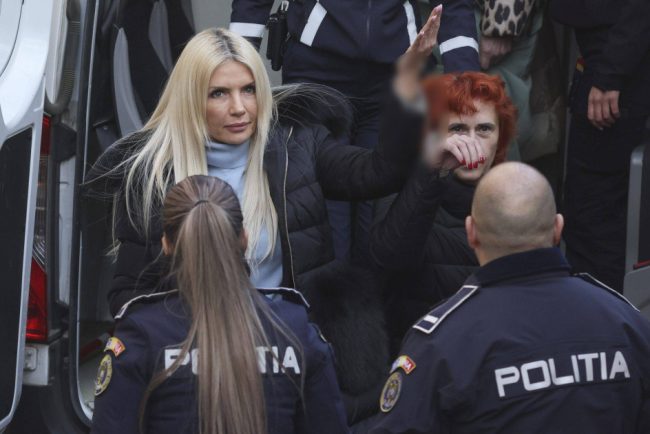 Sotii Vicol Ciorba au cheltuit 5 milioane de euro pe masini de lux si 15 milioane de euro pe zboruri private raport DIICOT