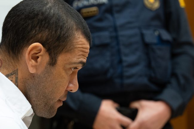 Justitia spaniola anuleaza condamnarea pentru viol a lui Dani Alves