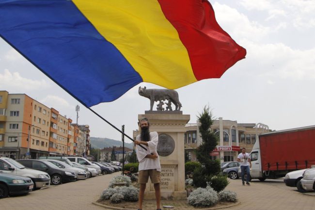 Stegarul dac are dosar penal pentru ultraj dupa imbrancirea unui jandarm