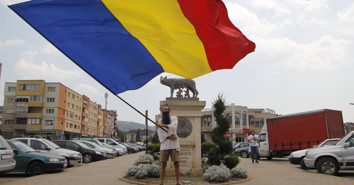 Stegarul dac are dosar penal pentru ultraj dupa imbrancirea unui jandarm