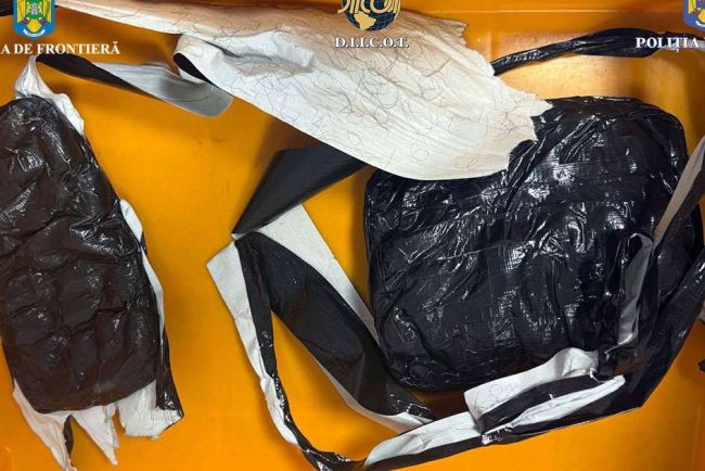 Un brazilian prins pe Otopeni cu droguri lipite si in stomac