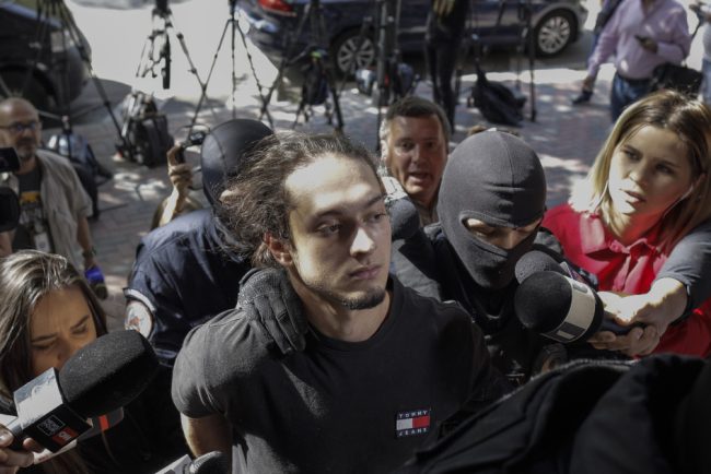 Maru si a abandonat prietenul Rares Ion in strada Buletinul victimei descoperit in casa dealerului la perchezitie