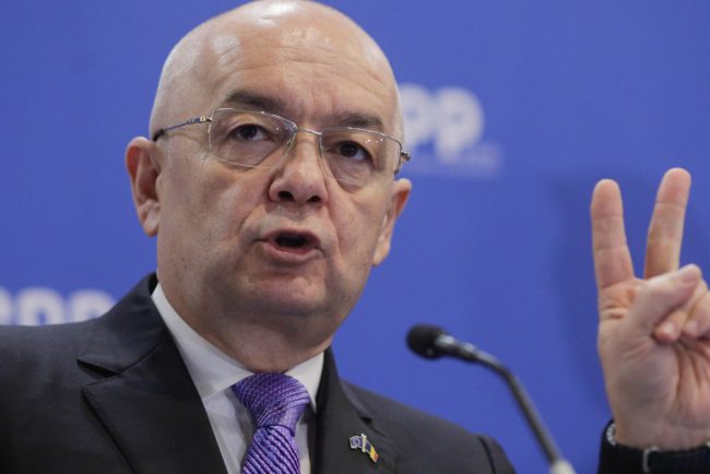 Numele lui Emil Boc vehiculat pentru CCR Predoiu