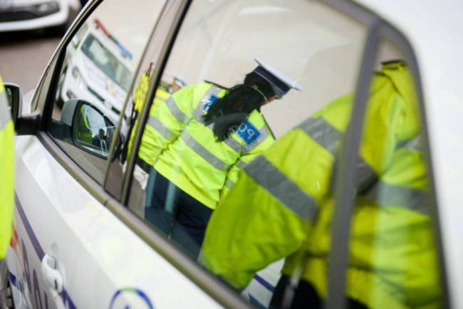 Opt politisti din Bucuresti retinuti pentru mita