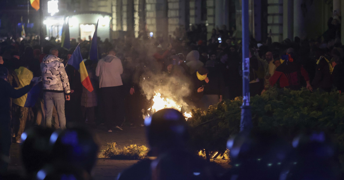 Patru protestatari retinuti dupa violente in fata BEC