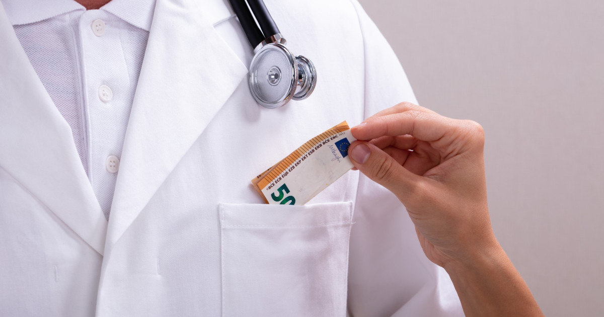 Perchezitii la spital Targu Jiu si cabinet privat