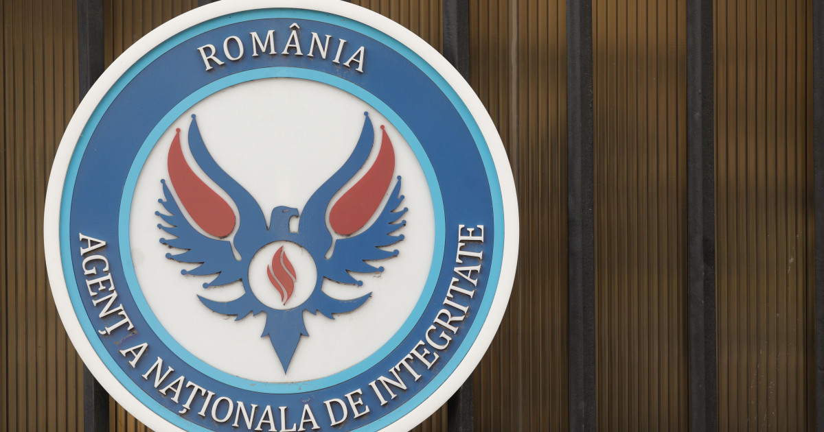 Sase oficiali din ministere politie si spitale incompatibili
