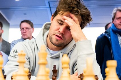 Record de participanti la sah Carlsen vs Restul Lumii