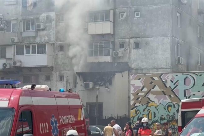 Apartament din Capitala a fost cuprins de flacari