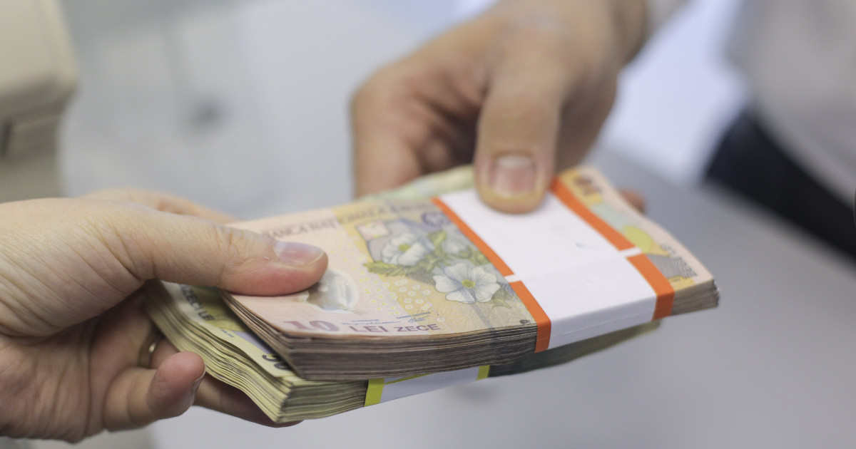 Cinci funct ionari bancari ancheta ti pentru frauda cu credite