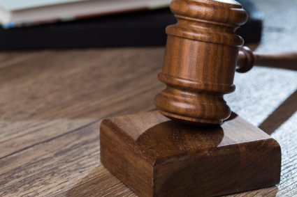 Avocat din Alba condamnat la 5 ani si 9 luni