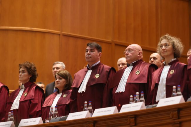 Cine sunt cei trei noi judecatori ai Curticii Constitutionale