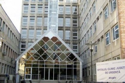 Fosta directoare financiara si fostul sef de achizitii trimisi in judecata