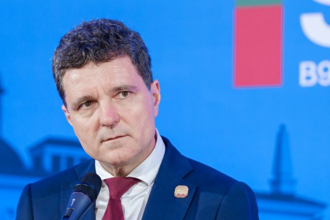Nicusor Dan contesta la CCR o lege a lui Vexler