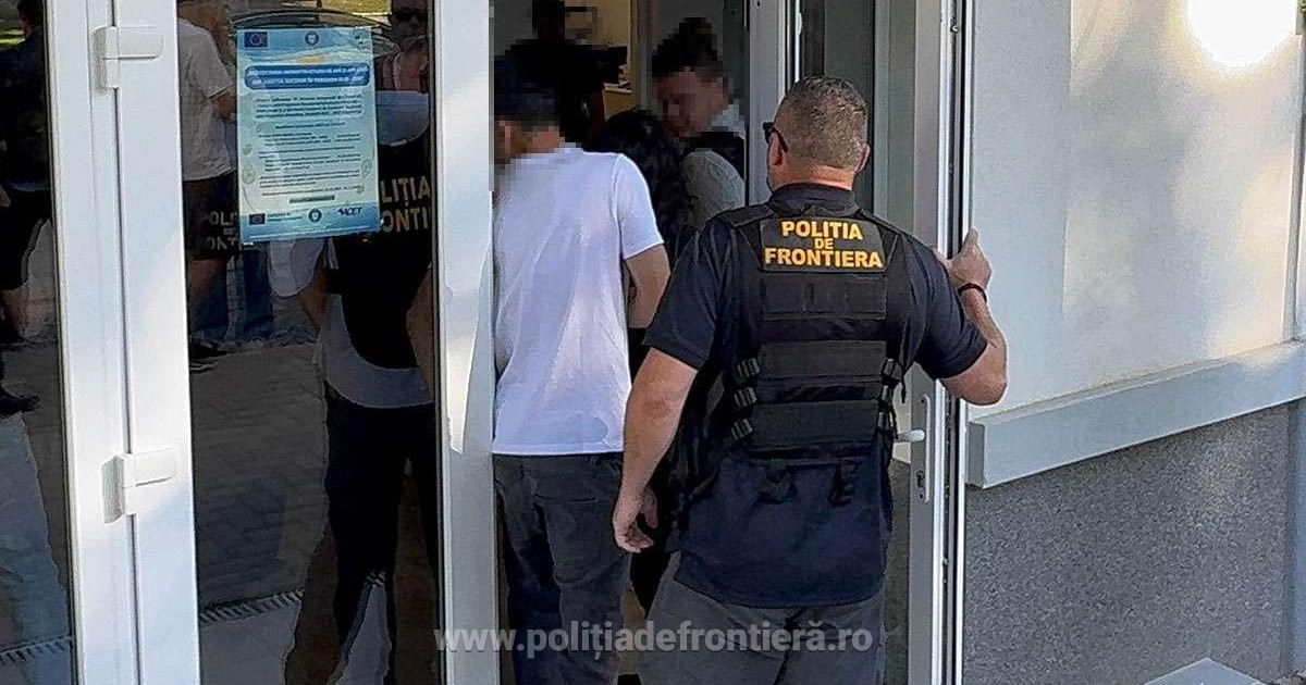 Peste 90 de perchezitii pentru documente de identitate false