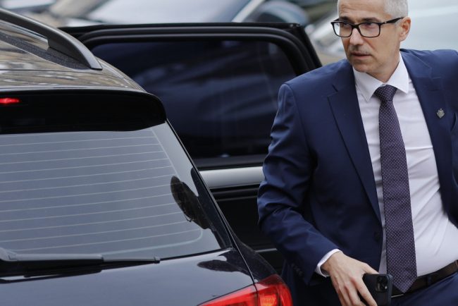 Radu Marinescu considera taierea sporurilor o masura temporara Ce spune ministrul Justitiei despre blocajul instantele