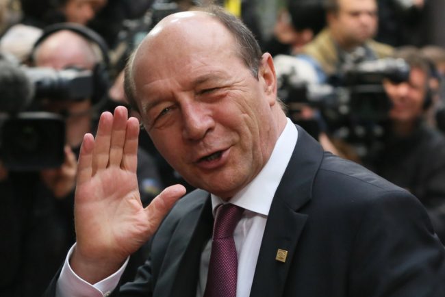 Traian Basescu poate recastiga privilegiile de fost presedinte