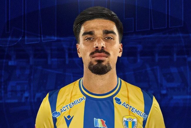 Transfer cu experienta pentru lupii galbeni Petrolul l a adus pe fundasul cu 100 de meciuri in Portugalia