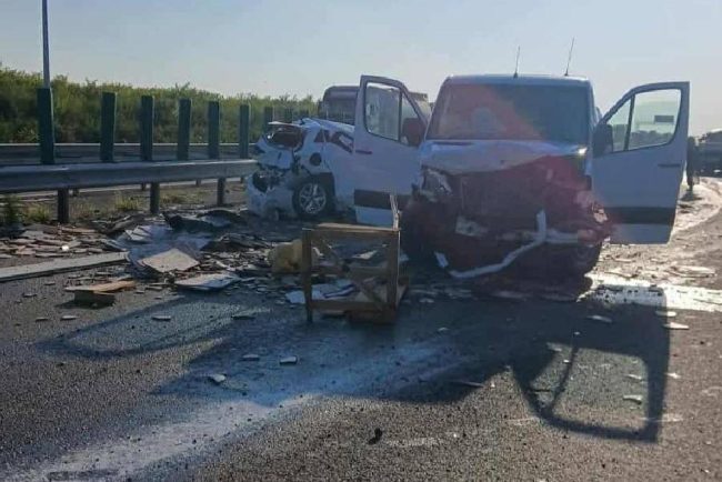 Accident pe A2 Calarasi cu sapte vehicule Doua ranite