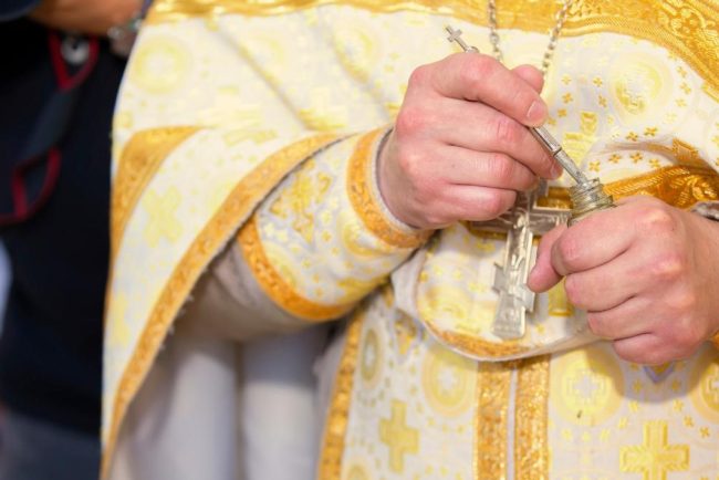 Patriarhia Romana Peotii platesc contributii la sanatate