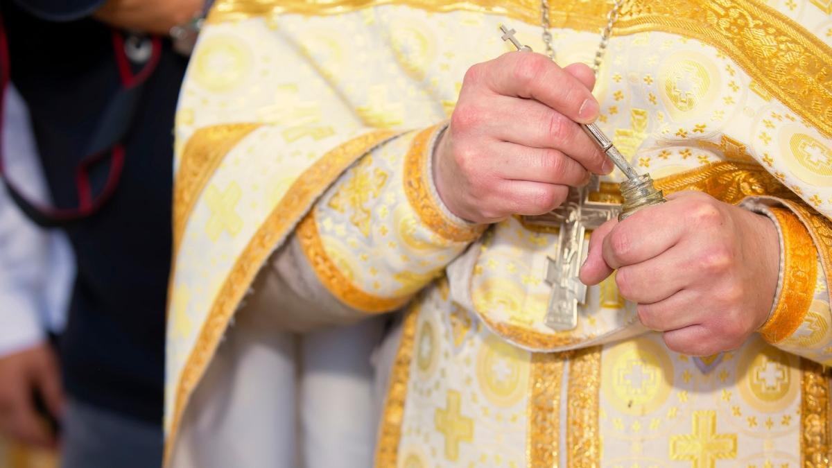 Patriarhia Romana Peotii platesc contributii la sanatate