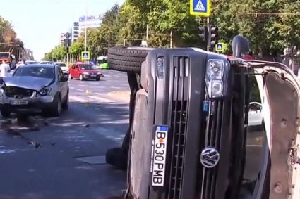 Accident grav in Capitala Ambulanta rasturnata 2 raniti