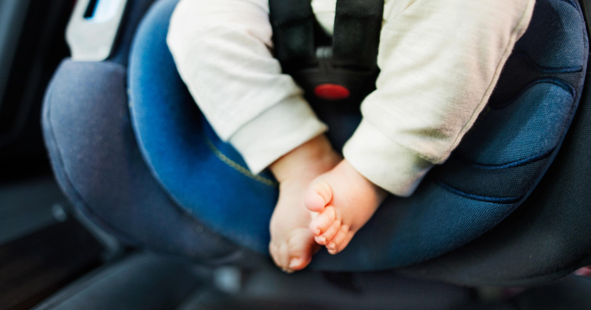 Bebelus mort dupa ce s a lovit la cap intr o masina Parintii condamnati la inchisoare pentru ca nu aveau scaun auto