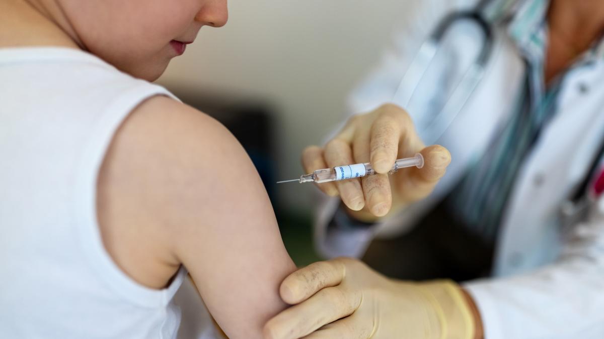 Dezinformarea privind vaccinarea pune copiii in pericol