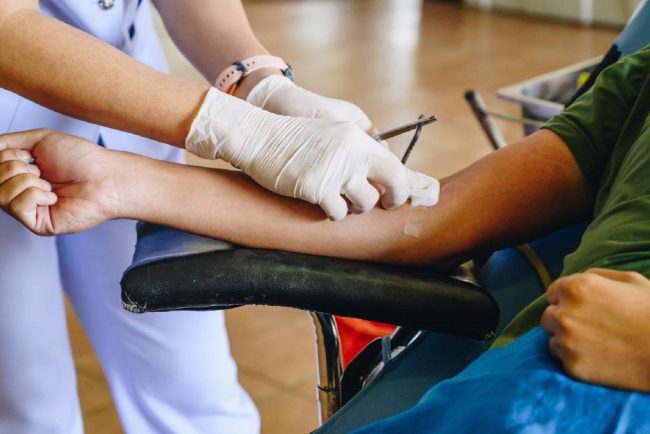 Donarea de sange suspendata din cauza virusului West Nile