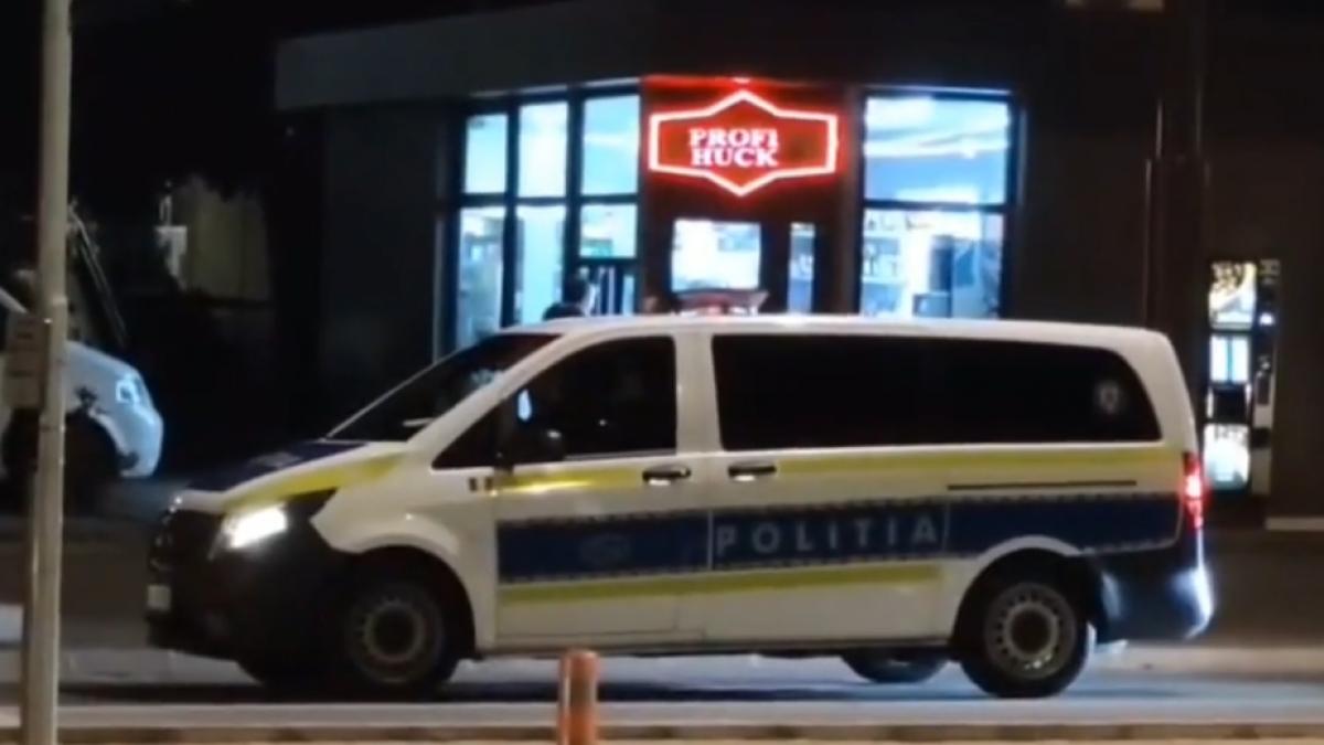 O tanara de 23 de ani a fost injunghiata in fata copiilor