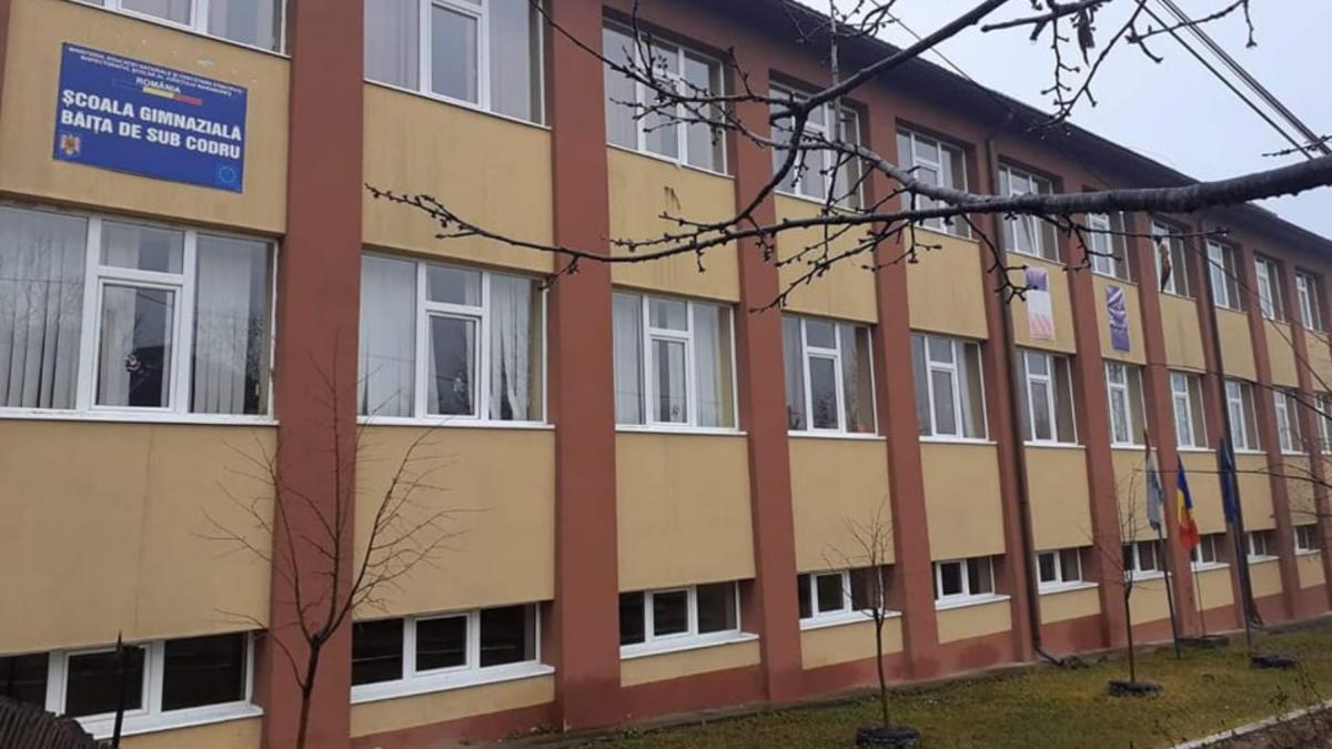 Un elev de 12 ani a decedat ateptndu i mama