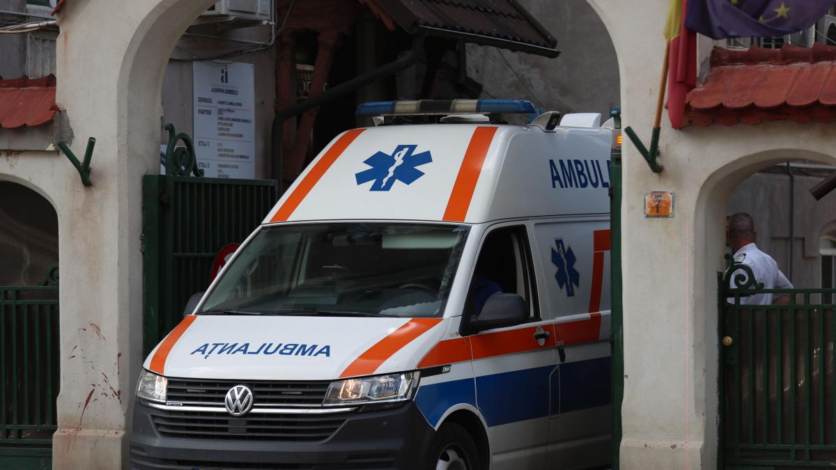 Pacientul scapat de pe targa a cazut in coma