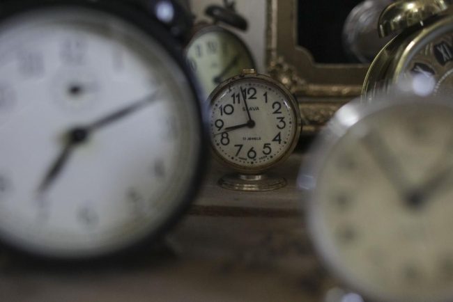 Romanii vor dormi o ora in plus noaptea acesta