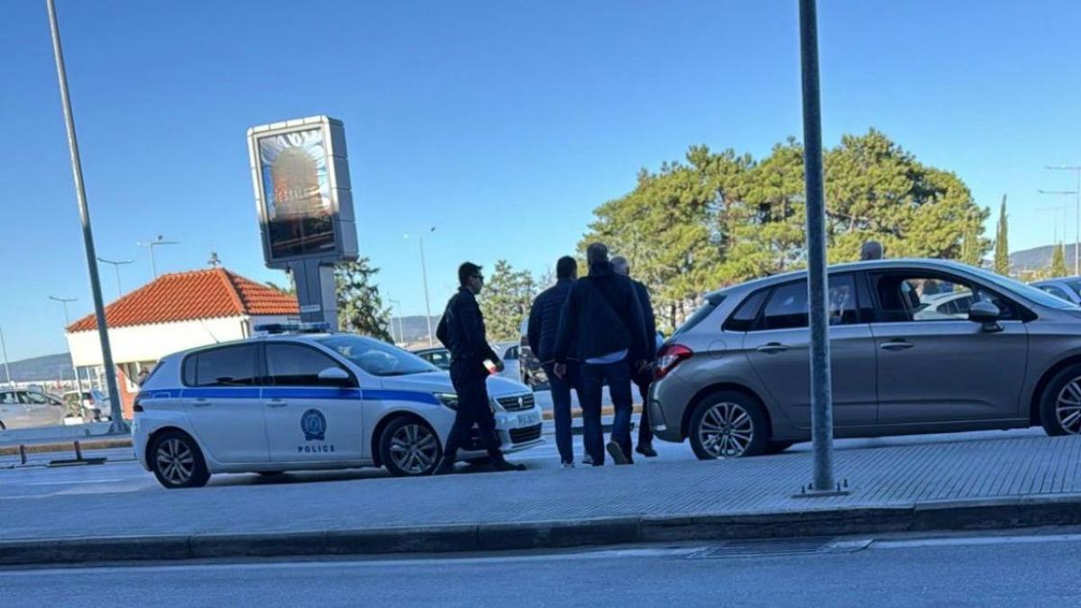 Sorin Oprescu a fost retinut la aeroportul din Salonick