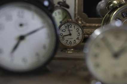 Timpul Legal Roman Romanii obtzin o ora suplimentara de somn