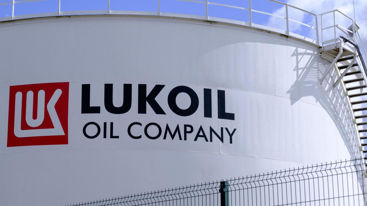 Bogdan Ivan Trei companii doresc sa achizitioneze activele Lukoil