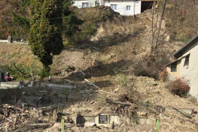 Cimitir din Sighisoara afectat de canalizare ilegala