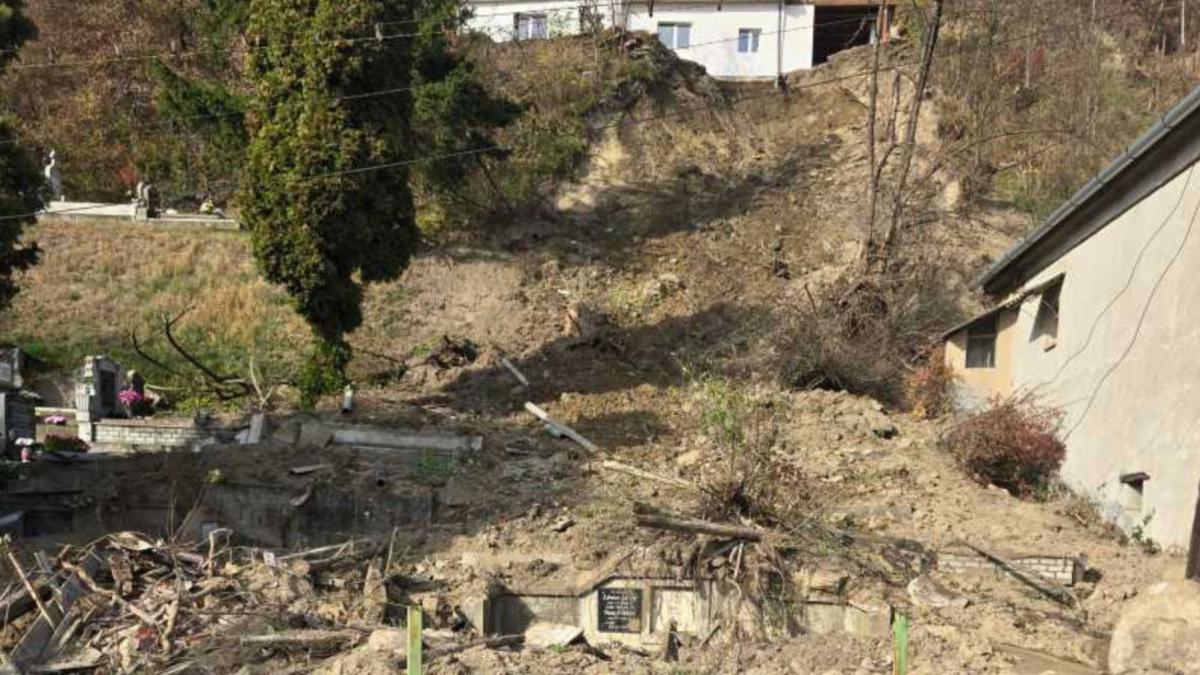 Cimitir din Sighisoara afectat de canalizare ilegala