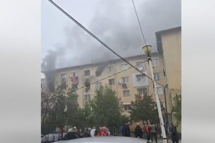Explozie si incendiu la un bloc din Bals