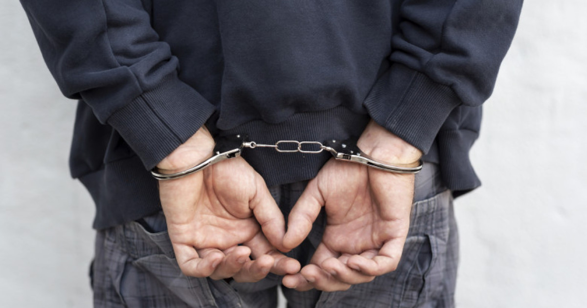 Fata de 14 ani agresata sexual in curtea bisericii
