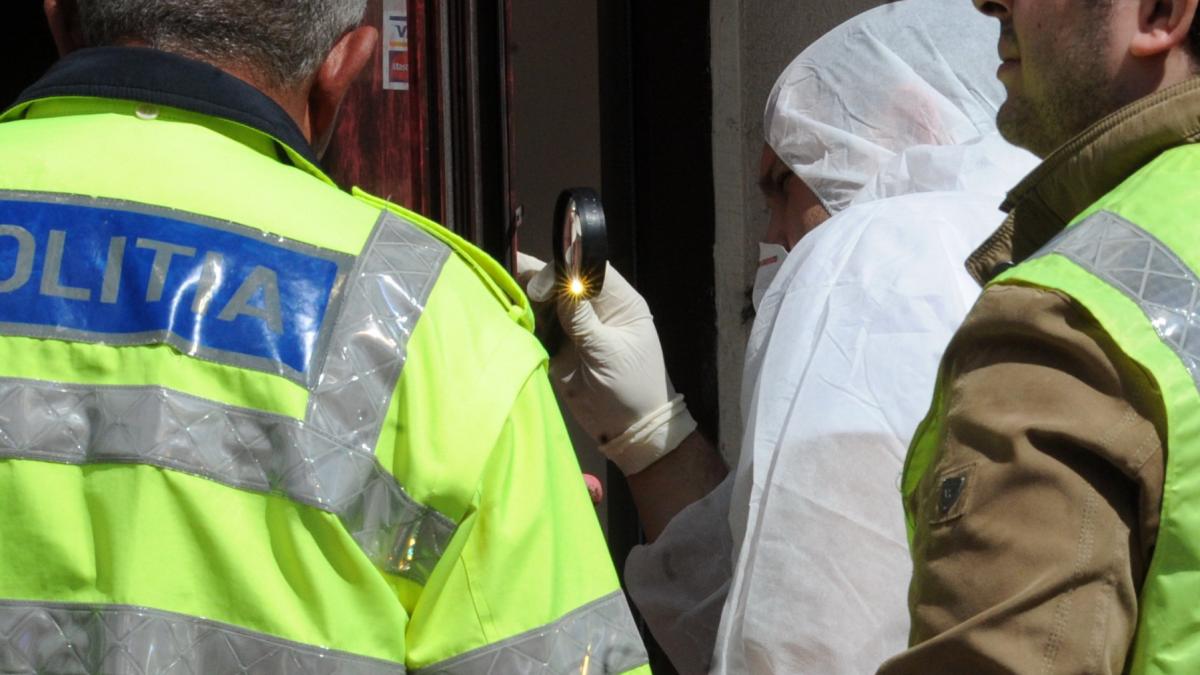 Moarte suspecta in Sectorul 6 Barbat cu cutitul in piept