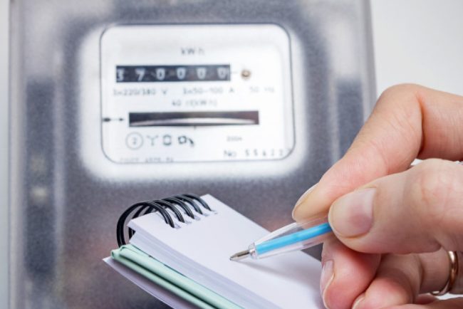 Opt perchezitii la firme de furnizare de energie electrica