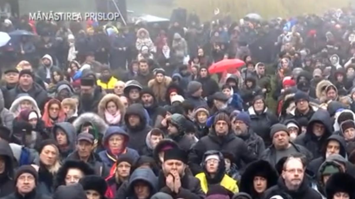 Pelerini la canonizarea lui Arsenie Boca ingrijiri medicale necesare