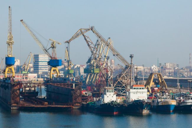 contrabanda cu motorina in portul constanta 37 perchezitii