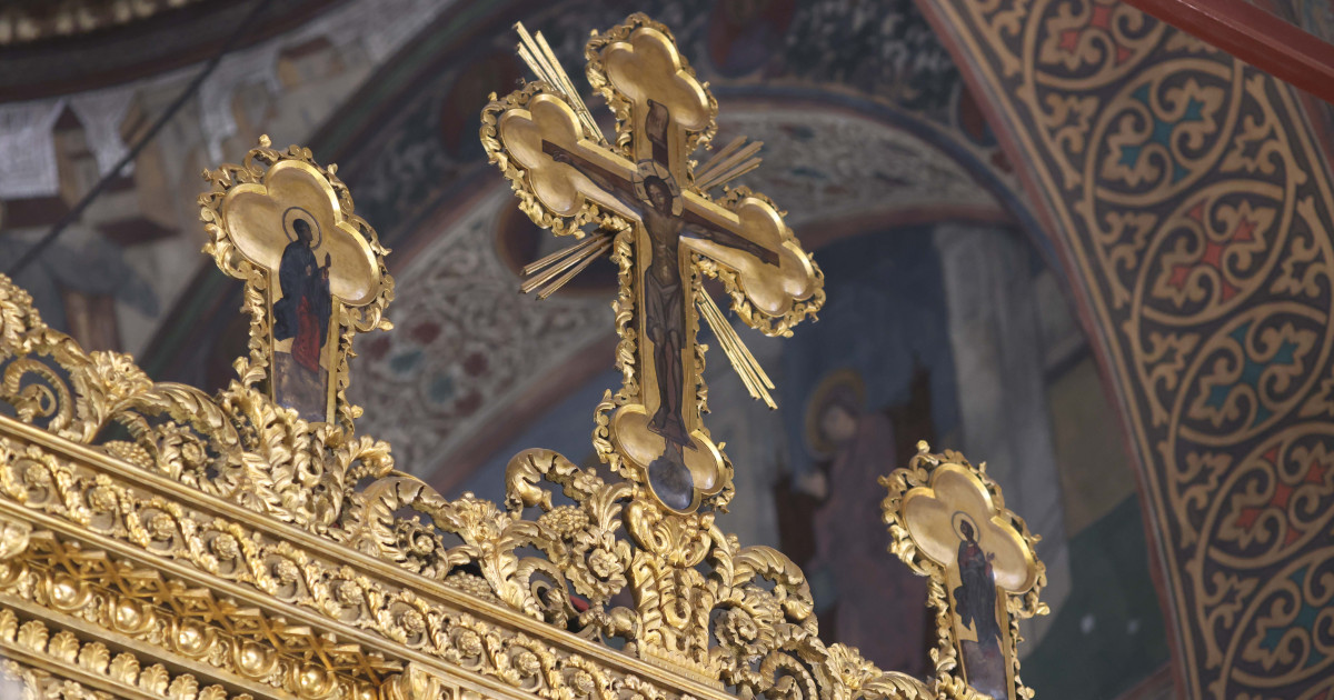 doi tineri au furat sonorizarea unei biserici din sibiu